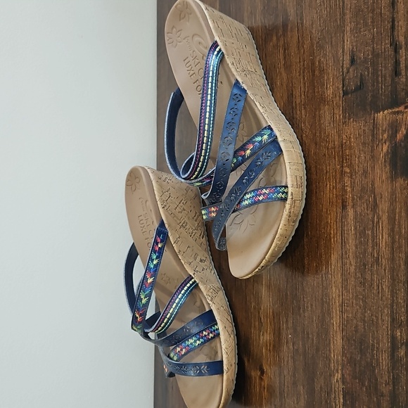 Skechers Tan Sandals - Picture 3 of 11